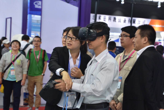 华人风电参加第49届全国高教仪器设备展览会